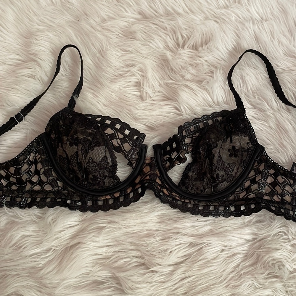 NEW VS Limited Edition Cutout Lace Bra